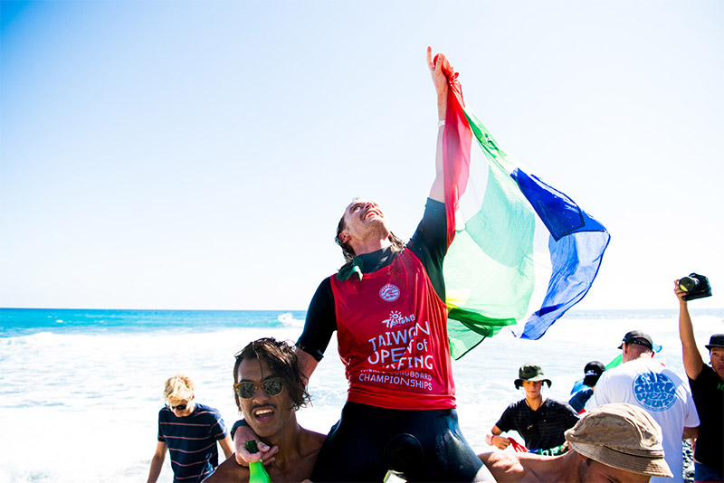 Steven Sawyer wins the World Longboard Surfing Championships in Taiwan
