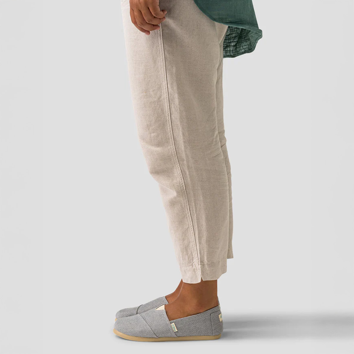 Dove PAEZ Combi shoes for women in light grey, worn with beige cotton pants. The shoes feature a comfortable and stylish slip-on design with beige accents at the front.