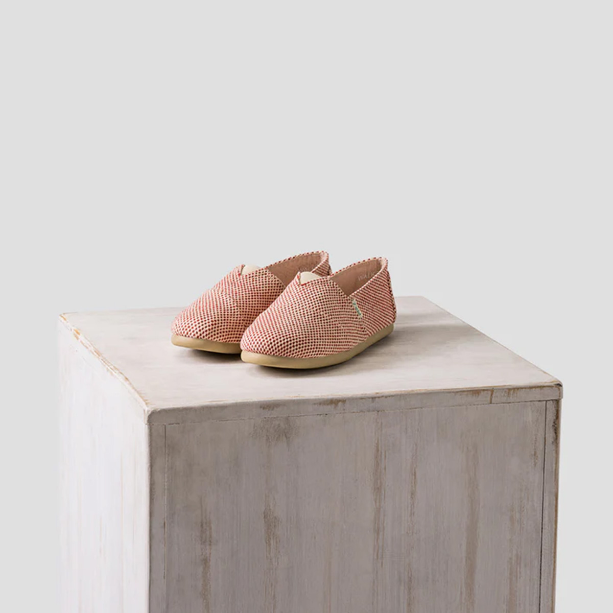 Scarlate PAEZ Panama shoes for women, featuring a red and white checkered pattern with a beige sole, elegantly displayed on a white pedestal.
